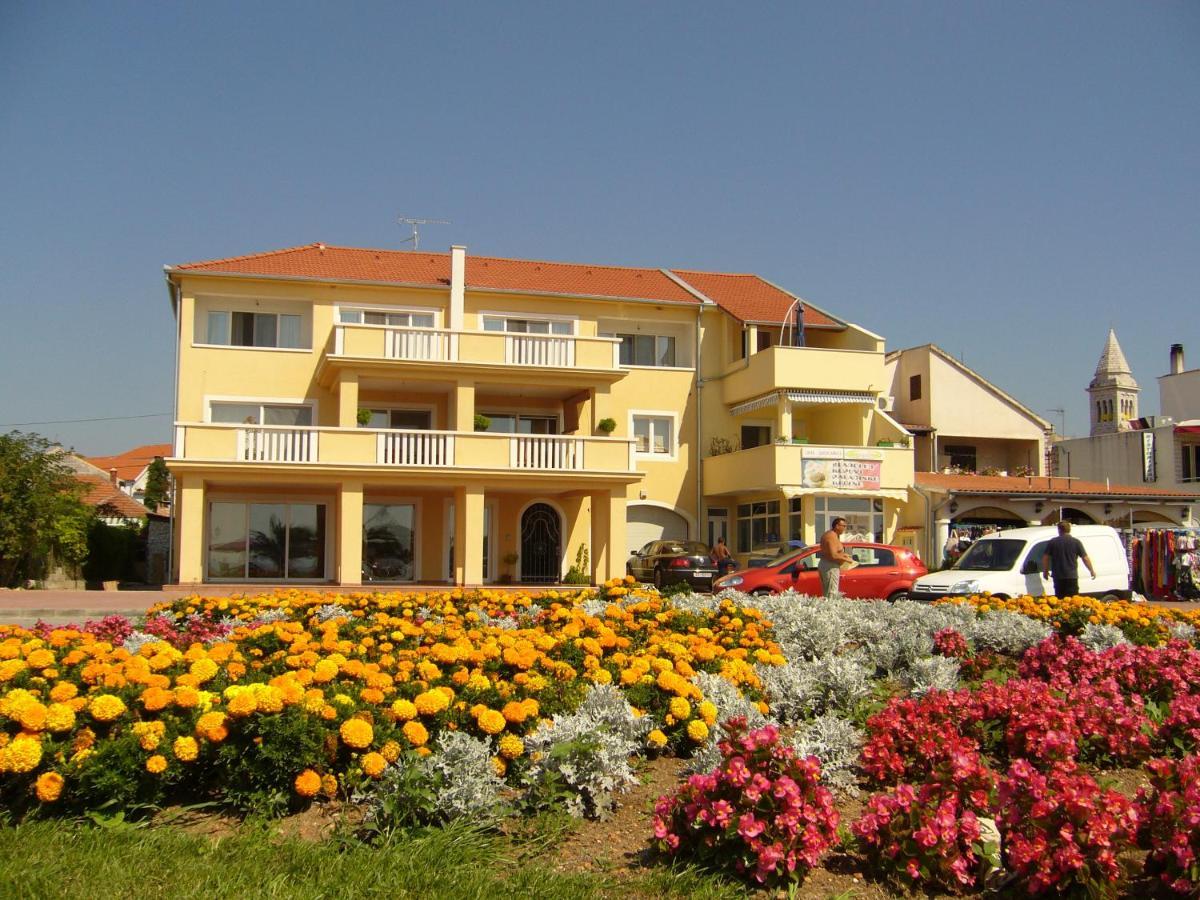 Buco Seafront Apartments & Fastfood Pakoštane Eksteriør bilde